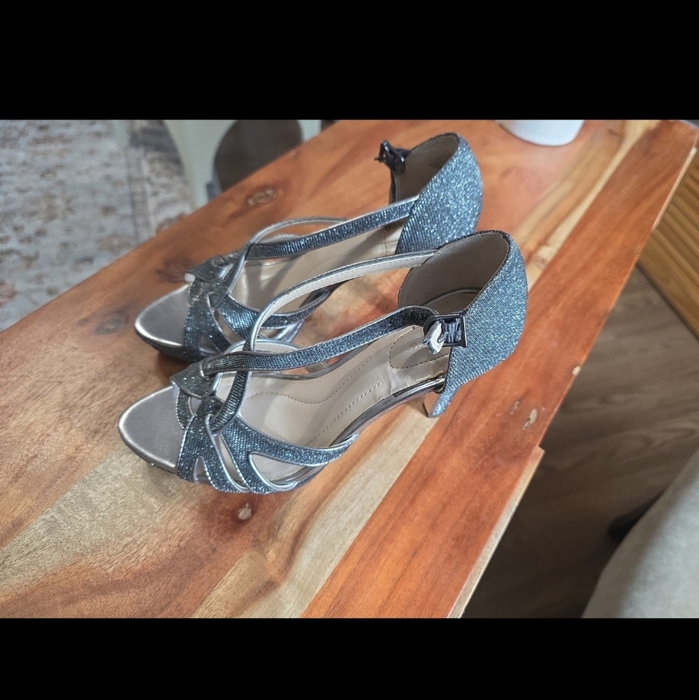 Design and CO Elegant Silver Strappy Heels. Size 6